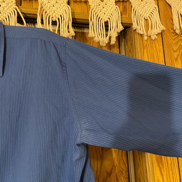 Men’s Van Heusen button up dress shirt. XLT, tall, blue pin stripe. - Picture 8 of 9